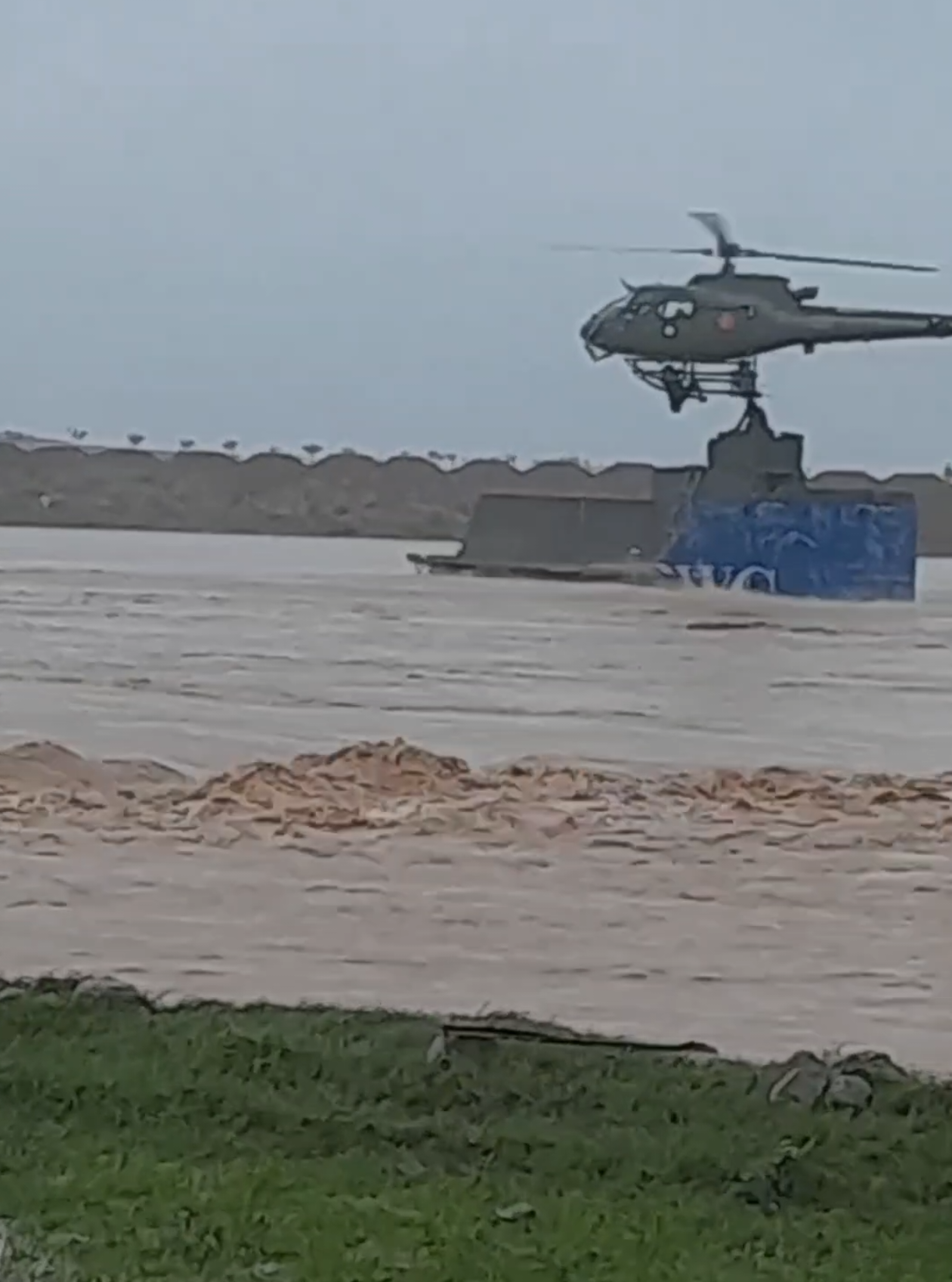 flood rain swat kpk team pak foj helicopter 😭🌨️😭 #pakfoj #helicopter #kpk #flood #rain 