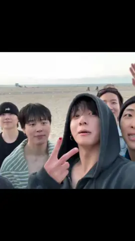 Así empieza a sonar la vida, cuando están todos juntos, relajados y felices #btsarmy #ARMY #ot7 