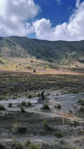 Breathe in, Chill Out #CapCut #bromotenggersemeru #bromomountain #trail 