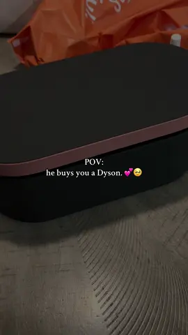 if he loves you, he’ll buy you a Dyson.😌💕🥹 #fypシ #dysonairwrap #paratii 