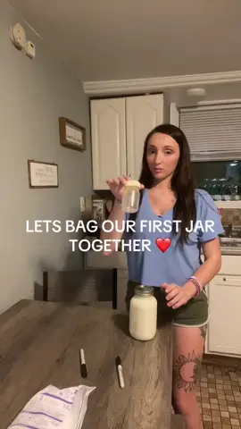 let’s bag our first jar!! Started this jar two days ago 🥰🥰 SO proud of myself #pumping #pumpingmom #exclusivelypumping #breastfeeding 