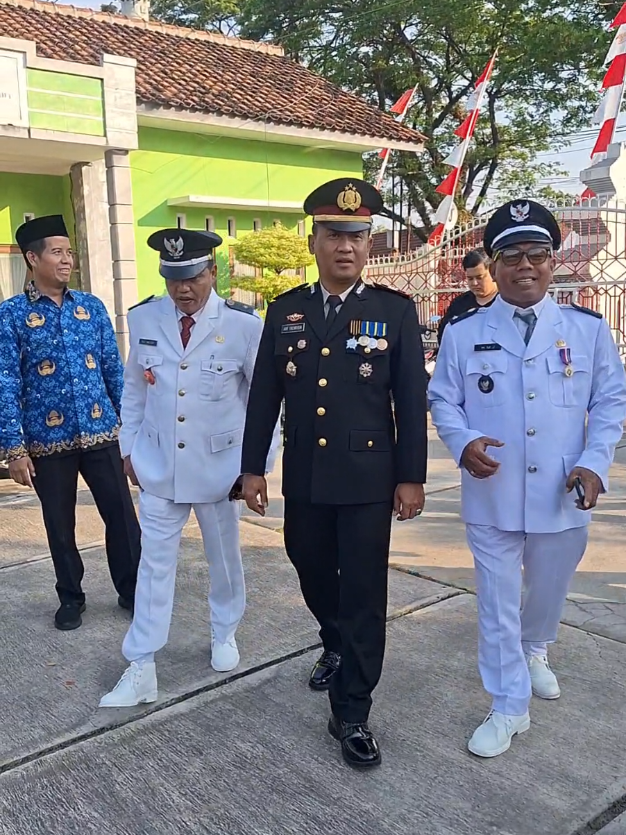 Upacara 17 agustus 2025 di Kecamatan Klambu mempsringati Kemerdekan RI yang ke 80.. Merdeka . 🇲🇨🇲🇨 ada yg berbeda gak gaess.. untuk upacara hari ini ? #upacarabendera #upacara17agustus2025 #fypシ #desapenganten 