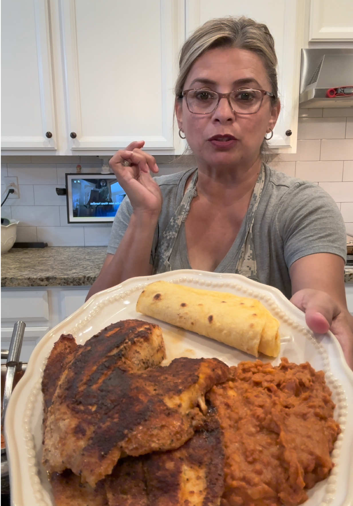 Just a mom making dinner enjoyable #chicken #fish #cookingwithmel #Recipe #easydinner 