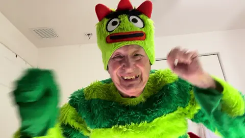 It’s the weekend and everybody is partying. Yo Gabba Gabba.
