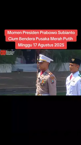 Presiden Prabowo Subianto Mencium Bendera Pusaka Merah Putih Saat Akan di Kibarkan Paskibraka di Acara HUT Ke-80 RI,di Istana Merdeka,Jakarta Minggu 17 Agustus 2025 #prabowo 