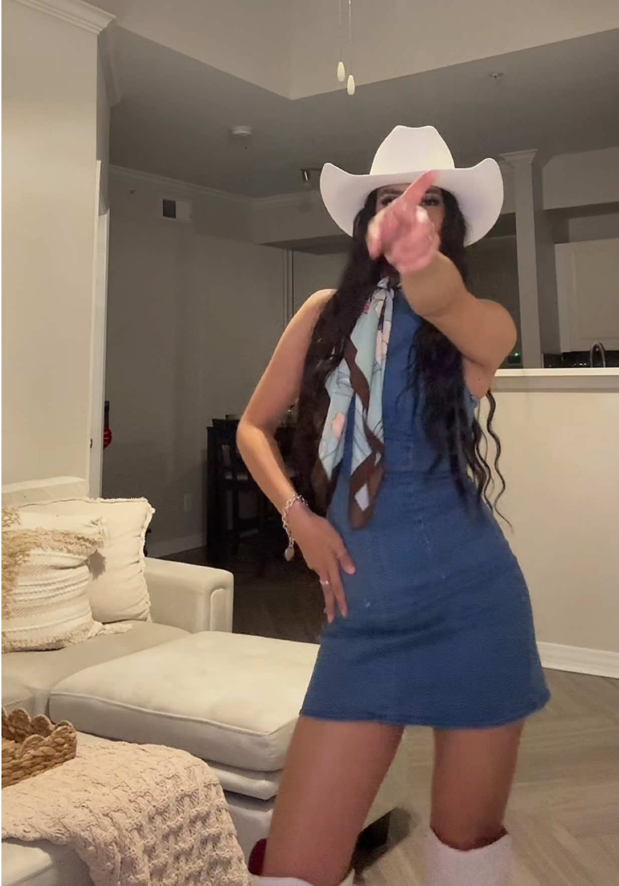 quien me invita para ir a ver @loshoroscoposdedurango50 para cantar esta canción a todo pulmón? 😫🦂🔥 #fyp #jasssbg  #horoscoposdedurango #duranguense #vaqueraoutfits 