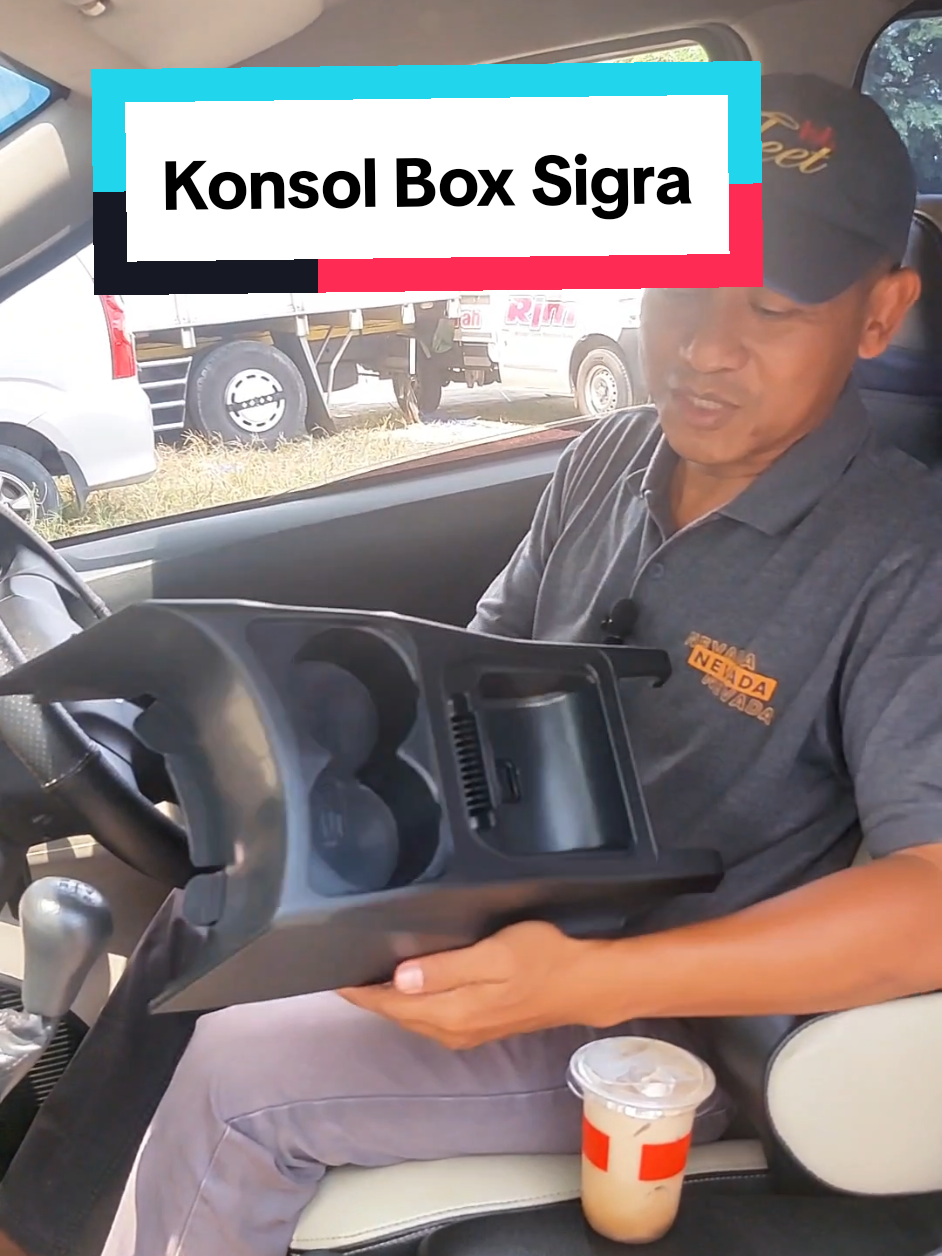 Konsol box agar perjalanan makin nyaman. #interior #konsolboxcalyasigra #konsolboxsigra #konsolbox #sigra 