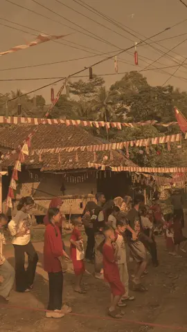 Selamat merayakan hari kemerdekaan 🇮🇩🇮🇩🇮🇩 #serunya17an  #serunya17agustus #agustusanjamandulu #lombaagustusan #vibesjadul #nostalgia90an #lagumerdekajadul #wisatamasalalu 