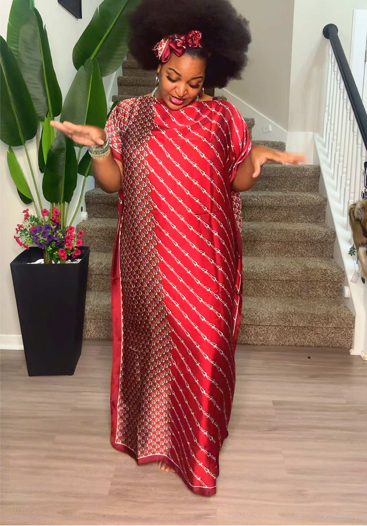 This satin kaftan with the matching satin scarf is everything—comfortable, stylish, and effortless 💫 Perfect for lounging at home or stepping out in elegance! 🛍️✨ #KaftanStyle #MooMoo #mumu #kaftan #moomoodress 