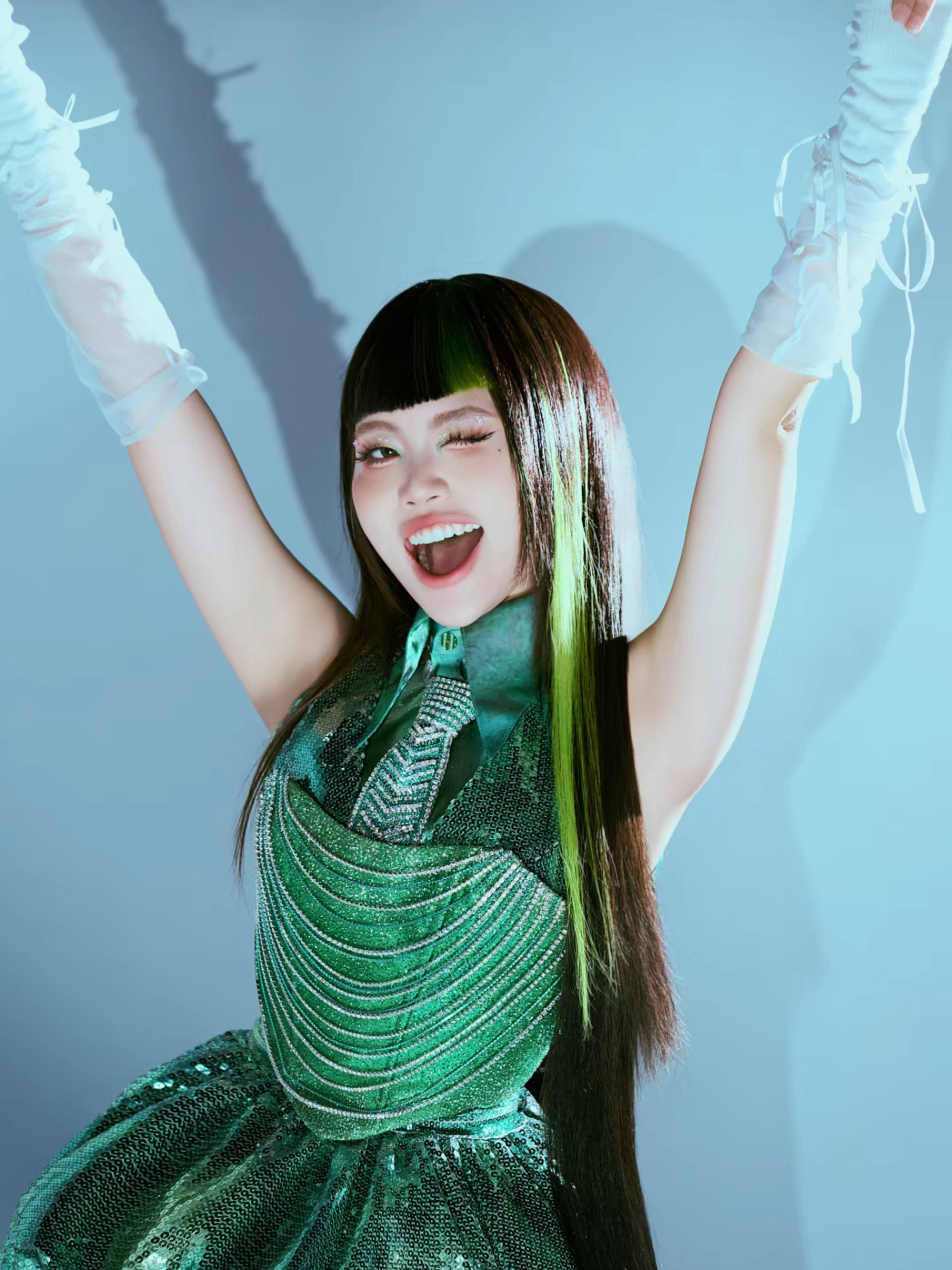 Em băng băng trên con tàu Singapore xong qua macao hey 🎤 #PhuongMyChi #VMAS #Emxinhsayhi #PMCEntertainment
