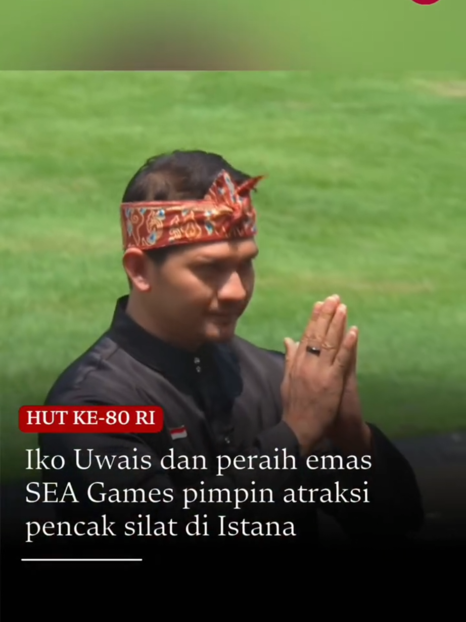 Aktor Iko Uwais bersama mantan peraih medali emas pencak silat di SEA Games 2011, Eko Wahyudi, memimpin pertunjukan pencak silat di Istana Merdeka. Iko dan Eko tampil dalam rangkaian pertunjukan seni setelah acara upacara peringatan Detik-Detik Proklamasi Kemerdekaan ke-80 Republik Indonesia. #IkoUwais #EkoWahyudi #PencakSilat #HUTKe80Indonesia #HUTIndonesia