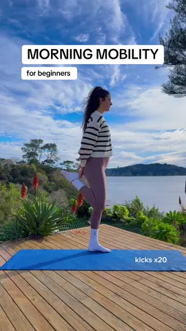 5 min MORNING MOBILITY ☀️  To ease stiffness and  improve your posture Join the 21-day mobility made easy program. In just 10 minutes a day, you'll feel the difference! Sign up today and start your journey to a stronger, more mobile YOU. LINK IN BIO 🌱  #morningmovement #morningroutine #beginner #mobility