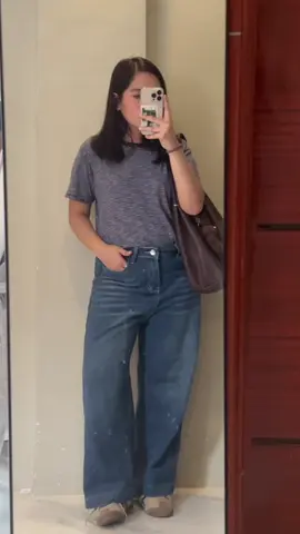 Best crop wide leg jeans for petite women #wideleg #widelegjeans #denimpants #foryou #outfit 