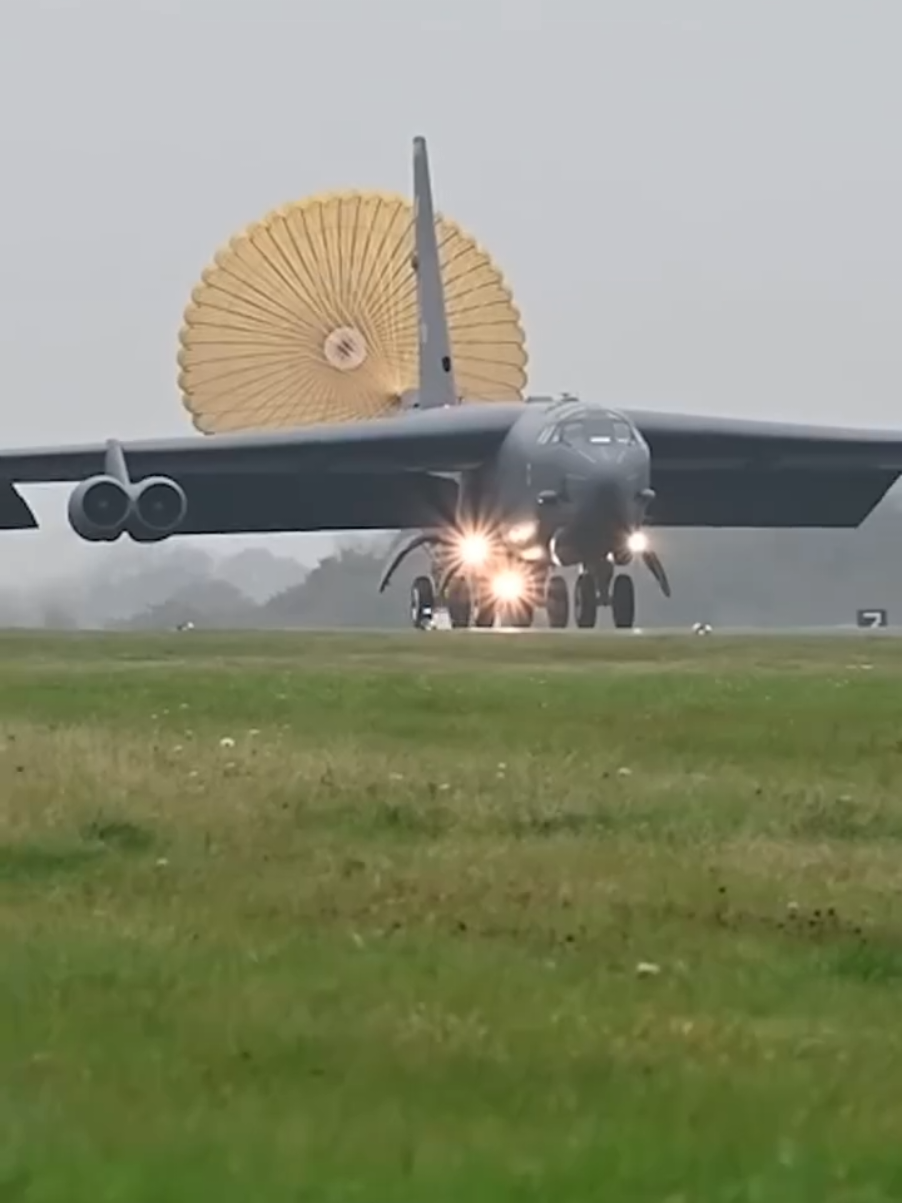 B-52 หย่อนไข่  #b52 #b2 #b1 #f22 #f16 