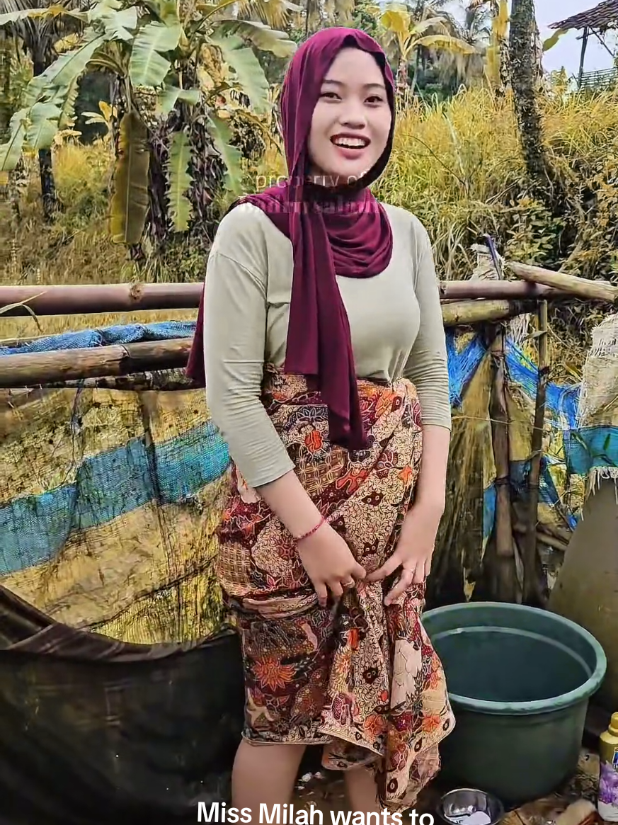 Miss Milah wants to take a bath #fyp #pedesaan #gadisdesa #jandadesa #pedesaan #1millionaudition #viral 