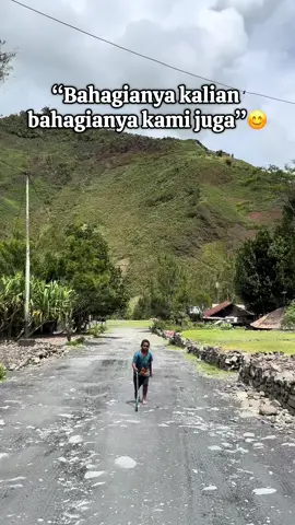 Selalu tersenyum 😊.    #papua  #bahagiaitusederhana  #fypage  #fyp  #nttpride🏝🔥 