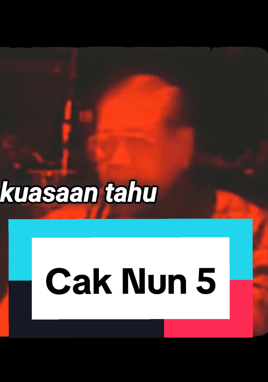 Puisi Cak Nun, duri di sisi kekuasaan, secara halus menyusup ke dalam hati pendengar, menantang tatanan dengan doa yang terjalin dalam syair. Cinta sejati kepada tanah air bukan hanya tentang upacara bendera, tetapi berani menghadapi bangsa dan mengakui kemanusiaan dalam statistik. Sumber Video Channel YouTube: Kamar Film #fyp #viraltiktok #viral #viralvideo #caknun  @Maiyah University 