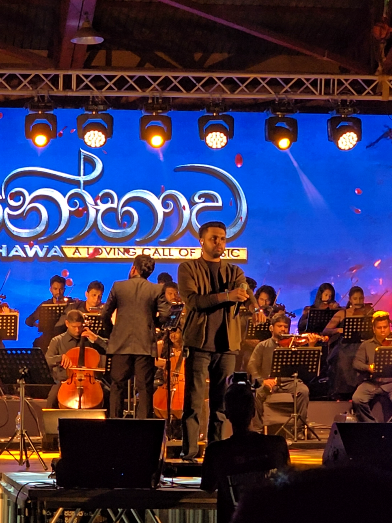 දෙවරක් පෙරන ලද  පිරිත් පැන්....❤💦 @GANGADARA @මනෝභාව - Live In Orchestra #liveinconcert #freezeevents #viharamahadeviopenairtheatre #sacheemaduranga #music #gangadaramusic 