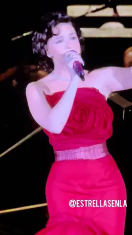 Ángela Aguilar cantando su éxito “Que Agonía” en vivo en el #HollywoodBowl  @Angela Aguilar :) #concierto #musica #estrellasenla #angelaaguilar 