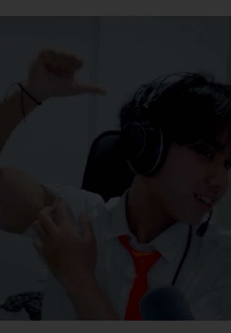 mochi kalau jadi orang 🤤 emman mukanya se imut ini… tapi kelakuannya hhhhhh…  @emman 😊😊 —————————————— #emman #roblox #fyp #trending 