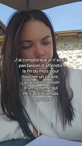 Quand tu veux vraiment améliorer ta vie, surtout sur le plan financier, tu finis toujours par trouver des solutions. De mon côté, j’ai décidé de sauter le pas et d’investir en moi. J’ai suivi une formation qui m’a appris à devenir indépendante, à créer mon propre business et à en vivre. Avec le recul, je peux dire que c’était l’opportunité de ma vie, parce que ça m’a ouvert la porte vers quelque chose de précieux : la liberté, notamment financière. Aujourd’hui, j’aime partager ce chemin avec celles et ceux qui, comme moi, aspirent à cette liberté. Leur montrer comment l’atteindre, comment s’y prendre concrètement, et surtout leur prouver que c’est possible. Écris 