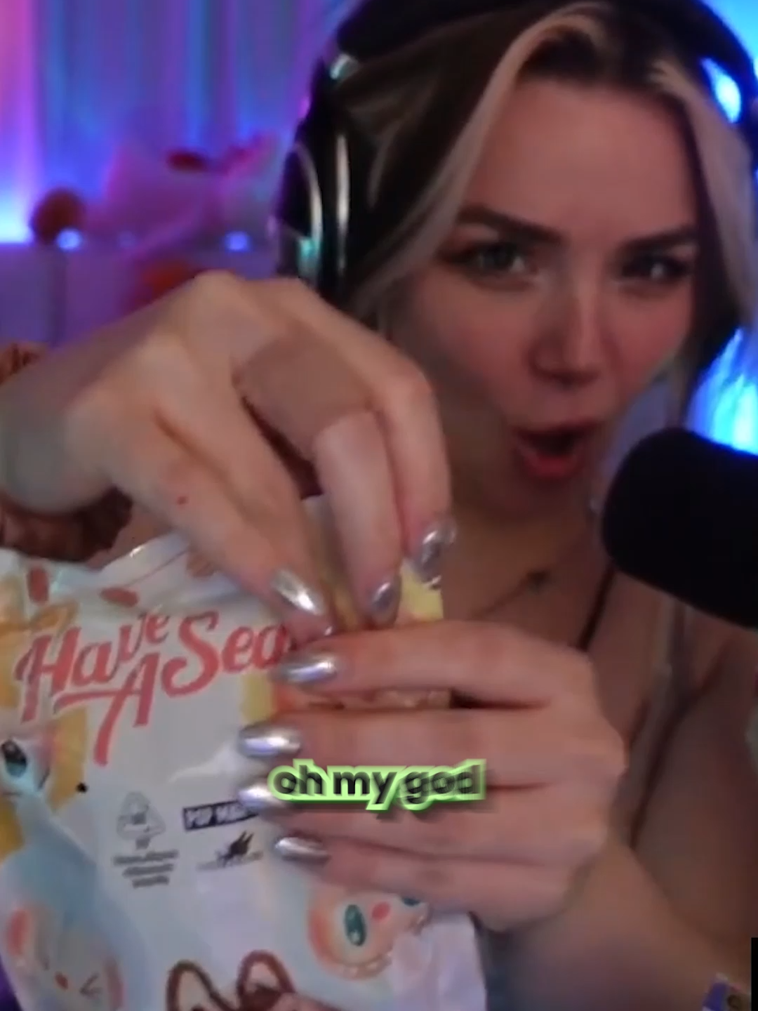 I GOT SENT THE WORST LAFUFU YOUVE EVER SEEN 💀 #funnymoment #roastme #girlstreamer #justchatting #blindboxopening #lafufu #labubuhaveaseat