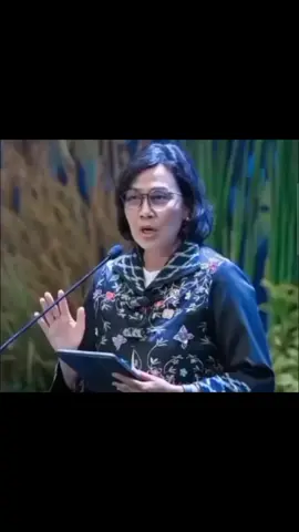 Menteri keuangan,Kemenkeu Sri Mulyani,buka-bukaan terkait gajih guru yang kecil, dia juga mempertanyakan, apakah semua harus dibiayai  oleh negara. Hal itu di sampaikan dalam  pembukaan,konvensi sains, teknologi dan industri(KSTI) di ITB bandung pada kamis, (7/82025).menurutnya dana pendidikan telah di bagi menjadi beberapa klaster, adapun gajih guru menjadi klaster kedua yang di prioritaskan pemerintah. #kemenkeu #srimulyani  #gajihguru #suararakyat  #fyp 