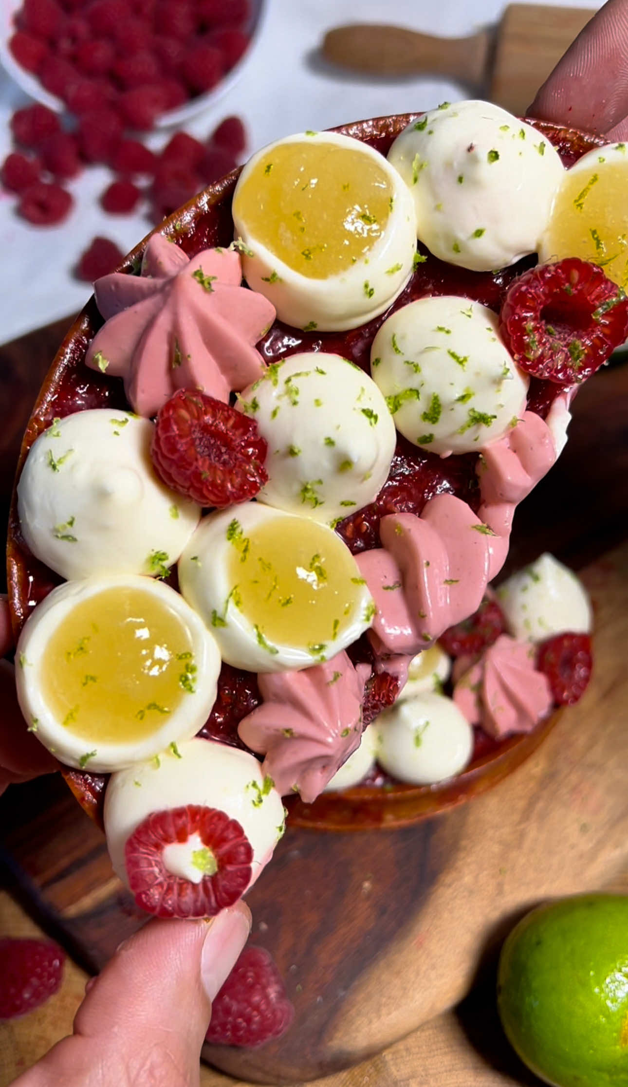 Tarte framboise & yuzu - Raspberry and yuzu tart ! 🍋♥️ Un dessert plein de fraîcheur et de peps, vous l’aviez adoré à l’époque alors je la partage à nouveau pour ceux qui ne l’ont jamais vue ! Pour retrouver toutes mes recettes et bien plus encore rendez vous sur ma nouvelle plateforme en passant par le lien dans ma bio  Bonne journée à tous 🙂 🇬🇧A dessert full of freshness and pep, you loved it at the time, so I’m sharing it again for those who’ve never seen it!  To find all my recipes and much more, go to my new platform via the link in my bio  Have a good day ! #patisserie #pastry #tarte #tart #dessert 