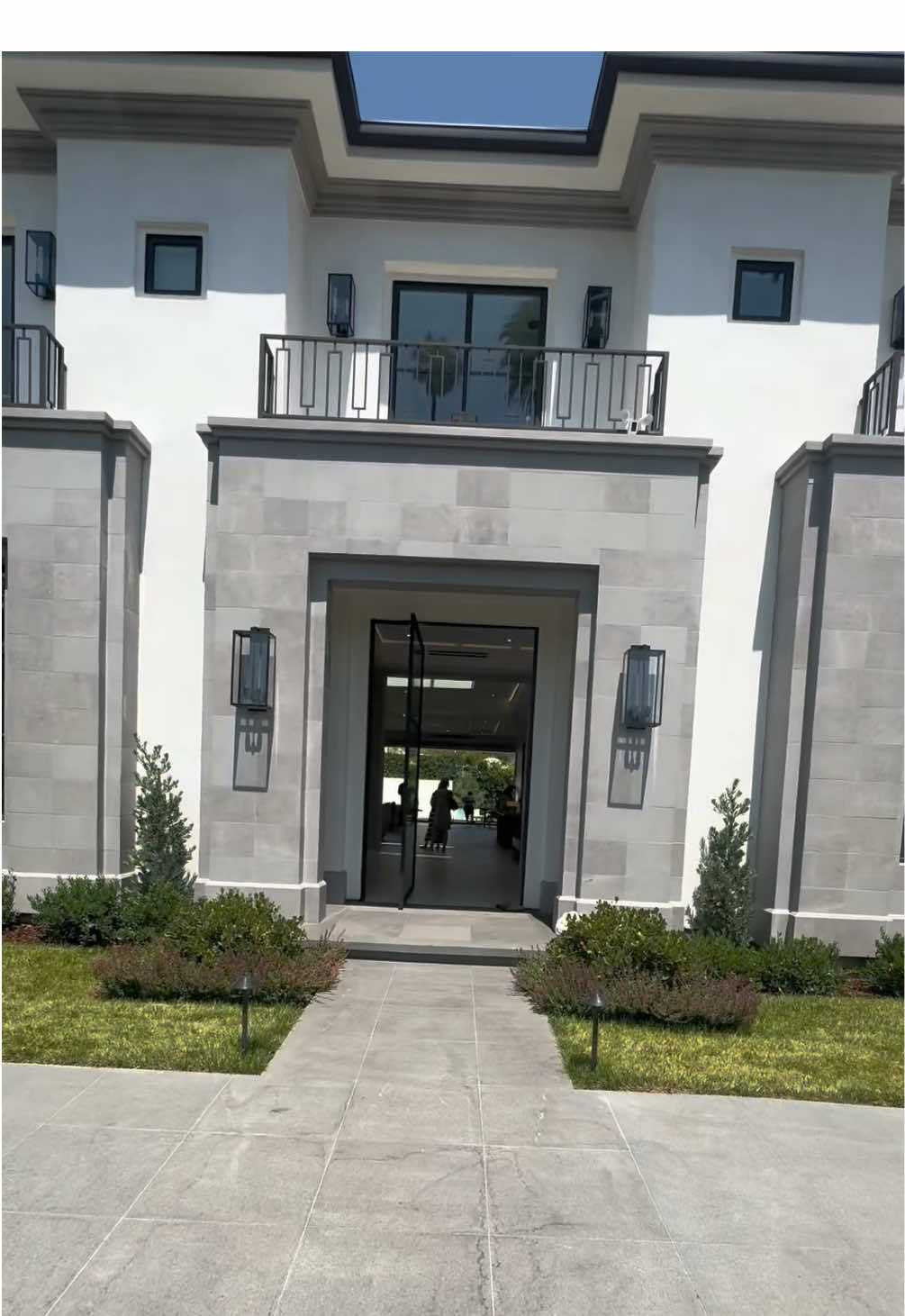 620 N Bedford Dr | Beverly Hills 7 Beds / 9 Baths / 11,000 SF $21,995,000 #beverlyhillslifestyle #mansiontour #fyp #luxuryrealestste #homeforsale 
