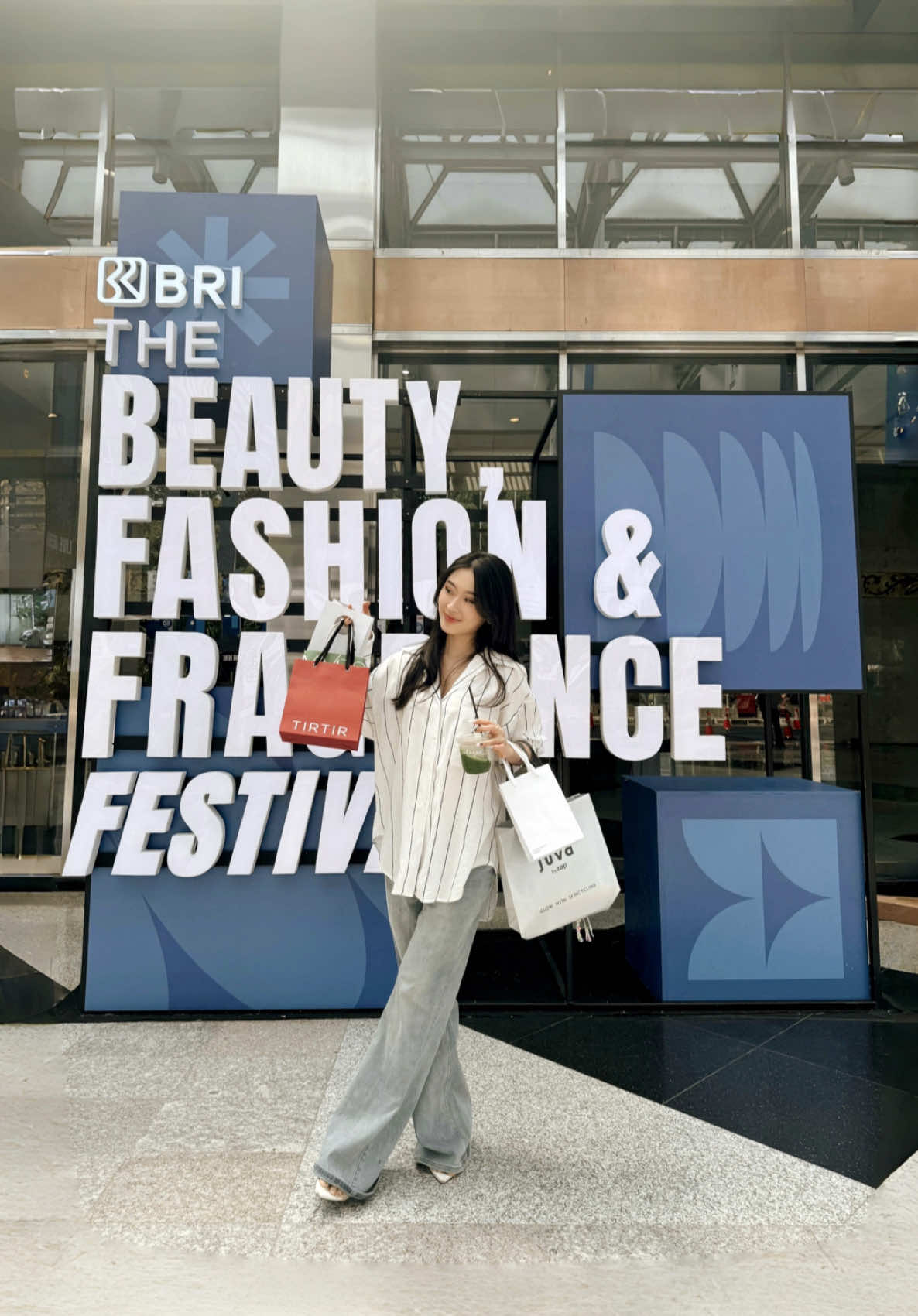 Gift hunting for ci Jax di @thebfffestival !! Today aku happy banget karena bisa belanjain gift buat ci Jax dengan pilihan buanyaakkk banget 🛍️🛍️ Dan tetap bisa hemat karena aku pakai QRIS BRImo dan bisa dapetin promo dari BRI dan reward loh ☺️ Yuk buruan yang pengen belanja dan nikmatin promo BRI langsung dateng ke The BFF Festival acaranya 15-17 Agustus ya! bbri.id/bff25 #PromoMerchantBRI #BRIxTheBFFFestival #TheBFFFestival #TabunganBRI #BRImo