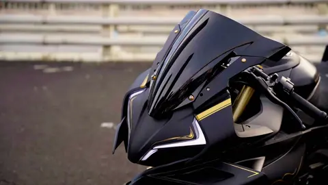 #cfmoto #CFMOTO #cfmoto450ss #450SR Which do you think is more attractive, the Dark Knight or the White Angel?
