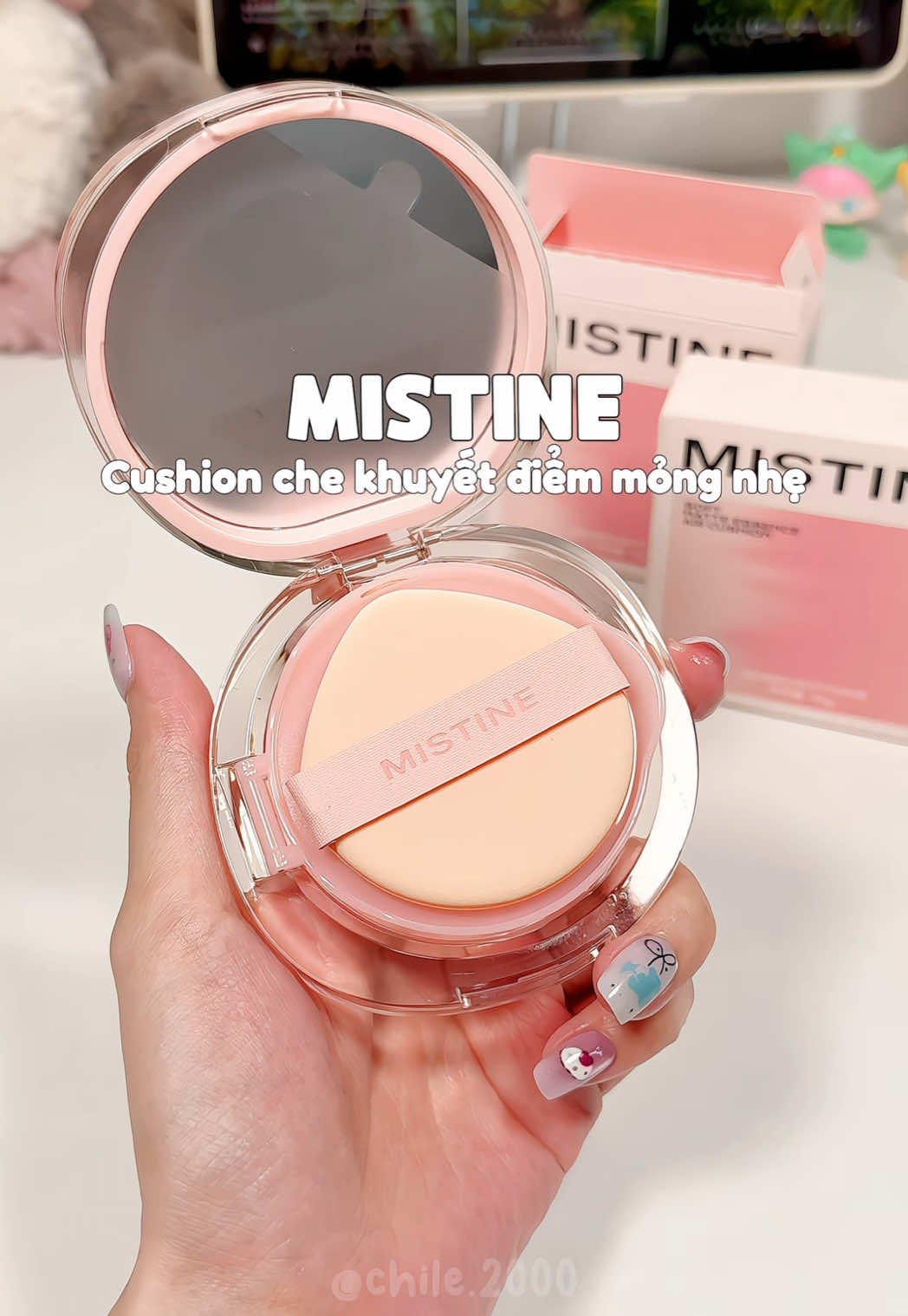 Cushion MISTINE là cushion quốc dân lun rùi, che khuyết điểm siêu đỉnh. Kiềm dầu, kháng nước mà vẫn luôn mịn mượt, không sợ mốc nền. Da đẹp treo veo, tự nhiên như da thật. Ai muốn makeup tự nhiên, che phủ tốt thì cứ chọn MISTINE nhá🤩😍 #mistine #cushion #mistinecushion #review #chichi2k 