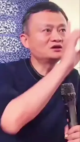 我希望所有的女人，都能看到这个视频，女人一定要记住，好好工作，好好赚钱，所有的喜欢你，和想你，都是假的，都会变唯独挣钱，才是真的，在这个世界上，靠谁都不如靠自己，再好的副驾驶，都不如都不如你紧握的，方向盘，本质上都只是交易关系，女人一定要学会赚钱，一定要学会开车，一定要学会打扮，车子有油，手机有电，包里有钱，这些都是你的安全感