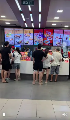 Bee xinh say hiiiiii #jollibee #fyp #tiktok #viral 