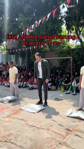 17-an ikut lomba balap karung 