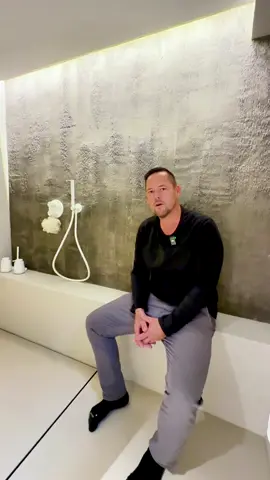 🚿✨ Exklusiv bei uns: Das BAQUA-Duschsystem ✨🚿 In unseren #nxtlvl_fugenlos Bädern powered by @artstucco.de setzen wir regelmäßig auf ein echtes Highlight: das @baquabath - Duschsystem – das ist absolut exklusiv! 🔥 Warum wir so überzeugt sind? 👉 100 % silikonfrei 👉 Revisionierbar & wartungsfreundlich 👉 Minimalistische Optik  👉Entwässerung über Schattenfuge  👉 Kein Gefälleestrich nötig 👉 Keine Fugen, kein Schimmel – nur Vorteile! Und das Beste: Wir verbauen es nicht nur in unseren Projekten, sondern schulen auch in unseren Workshops den professionellen Einbau. 💪🎨 Ein System, das Design, Hygiene und Innovation perfekt verbindet – und die Zukunft fugenloser Bäder neu definiert. 🚀 #nxtlvl_fugenlos #baquabath #fugenlos #badgestaltung    