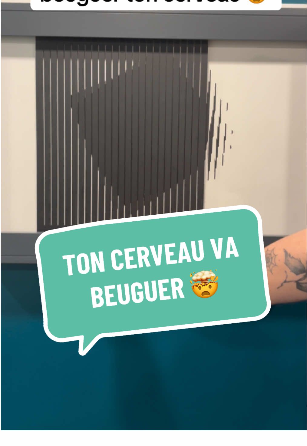 Cette illusion va te faire beuguer 🤯 #opticalillusion #effect #museumofillusions #paris 
