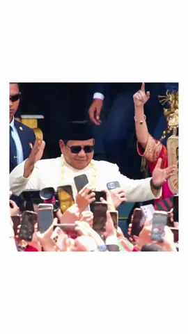 Nada-nada Tabola Bale menyatu dengan langit Merah Putih di Istana. Suara  budaya yang mengingatkan: Indonesia adalah keragaman yang harus dijaga dengan suka cita. Dirgahayu Tanah Airku.🇲🇨#prabowo #gerindra #gerindrajateng #satukomando #gerindramagelang 