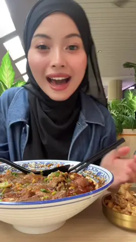 Orang nak mukbang, dia duk bebel. 