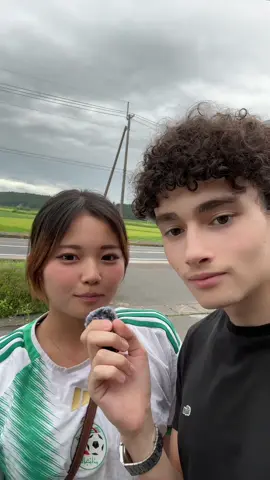 Pensez à lui faire des petits messages d’amour il va lire tous les commentaires ! Le Japon est le peuple le plus respectueux que j’ai vu dans ma vie. Vous en avez la preuve dans cette vidéo merci encore au papa ! 🇯🇵🫶 ##culturejaponaise##alleraujapon##algerie🇩🇿