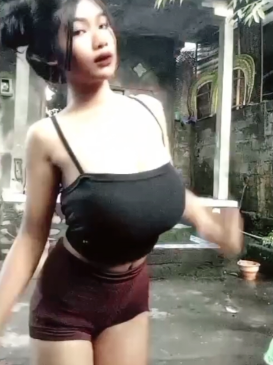 tiktok : naaa.aja48 #galerigadisbali #viral #17agustus #merdeka #bali 