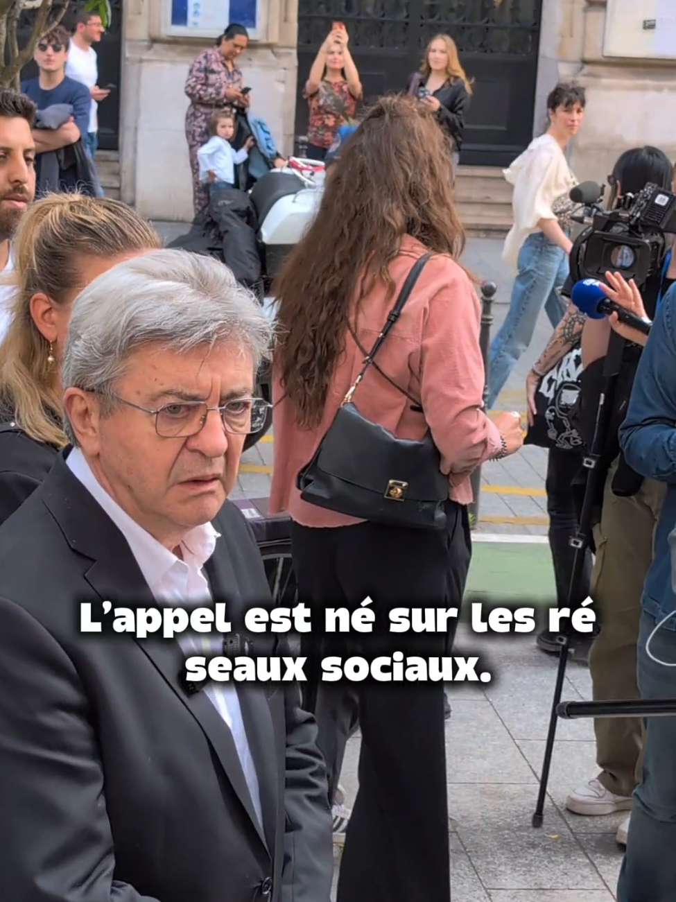 Jean-Luc Mélenchon et LFI appellent à la censure de François Bayrou et soutiennent le blocage du 10 septembre. Mais beaucoup dénoncent une récupération politique. Blocage citoyen ou mobilisation confisquée ? #info #melenchon #lfi #bayrou #pikefr 