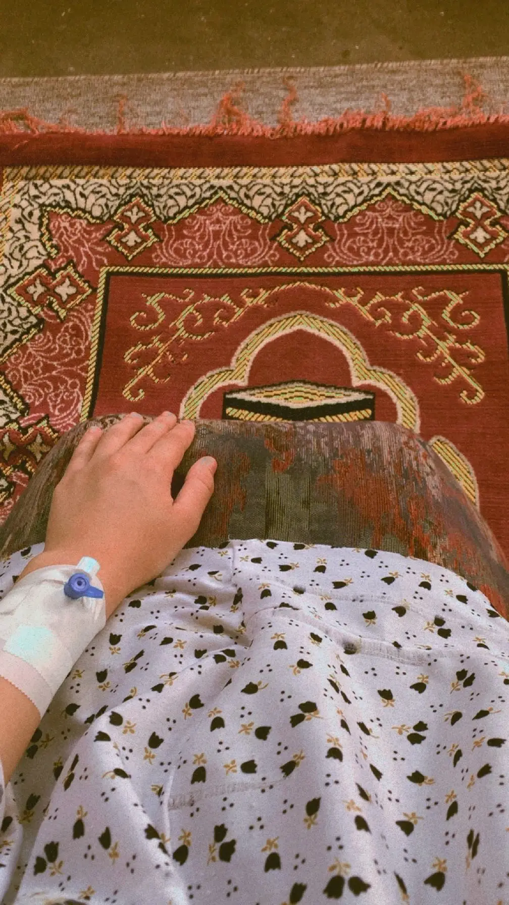 يا خودي تو شيفايي بو هه مي نه ساخا فريكه ي و تو شيفايي بو ده يكامن شي فريكه ي عه مري من شي دانه سه ر يي ده يكامن نه خوشيت وي هه مي بومن بين خودايي من تو هـيزي ده يه من خولبه ر هه مي نه خوشيا بكرم كا جاوا به ري نوكه من خولبه ر كرت و يا هـيز بوم 🥹💔🤲🏻