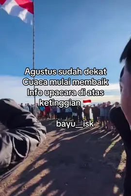 #17agustus #upacarabendera #puncakgunung #sempana2329mdpl #bayu__isk 