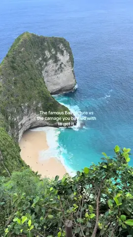 Be prepared for any famous tourist spot you visit 😂 not for the weak #bali #travelling #backpacking #nusapenida #southeastasia 