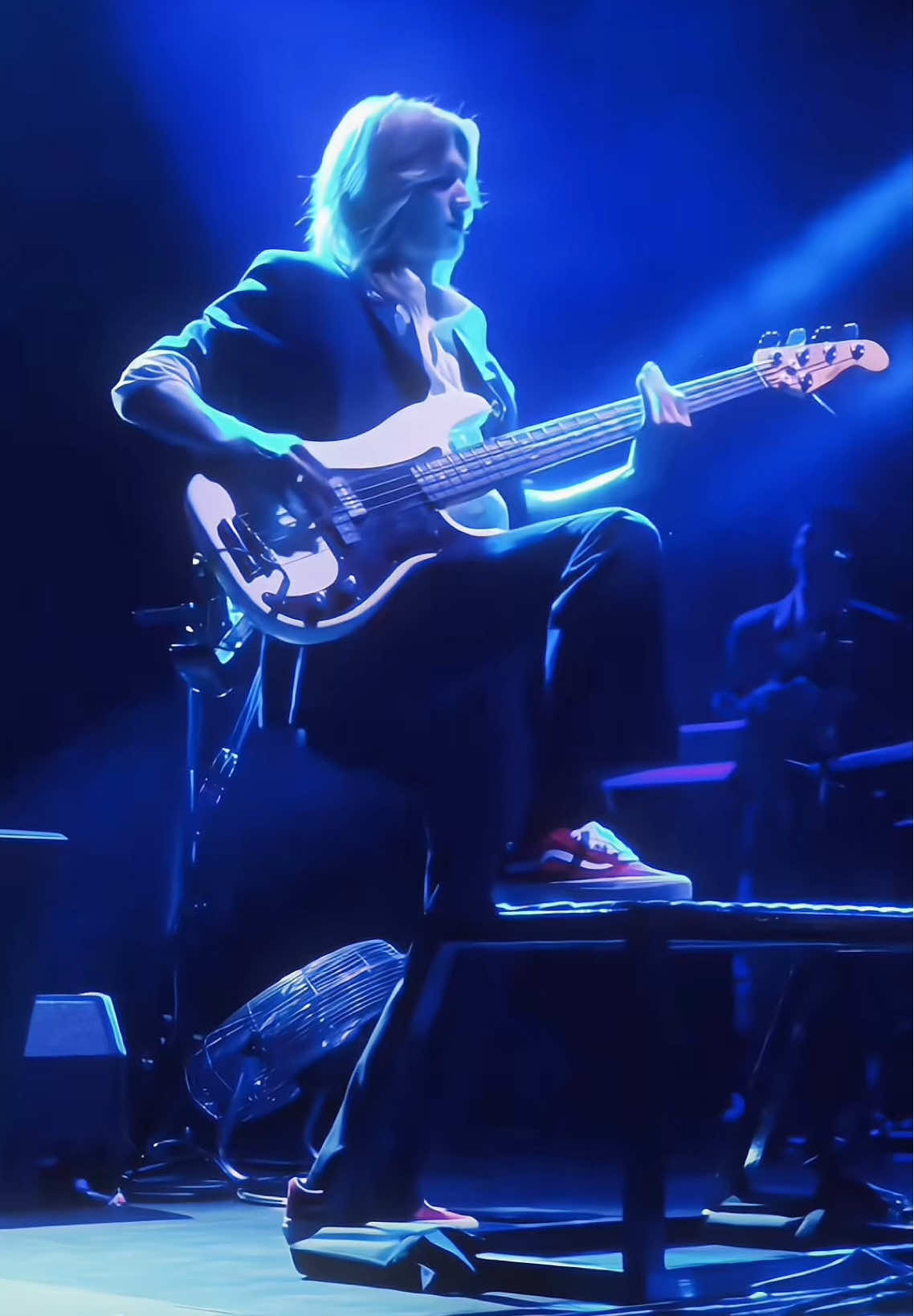 HE’S MAJESTIC 🧎‍♀️ #jooyeon #xdinaryheroes #kband [cr: 董咚 on red note] 