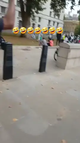 الوقفه دي لي شنو ؟ إنتوا دعااامه ؟  الله يقـ ـتلكم كلكم 😂 ياخ إنتهيتي منهم 😂 #المتابعه_فرض_محبه 