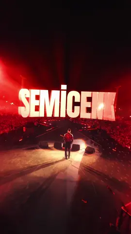 İstanbul Festivali sahnesinde Semicenk, hepimizin eşlik ettiği şarkılarıyla dün muhteşem bir akşam yaşattı!  💫 @SemiCenk  📍 Festival Park Yenikapı 🗓️ 1-17 Ağustos 2025 🎫 Biletler: istanbulfestivali.com #İstanbulFestivali #Festival #istanbul #Müzik #Konser   