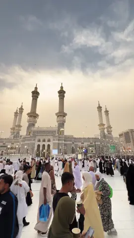 haram 🥀 . . . . . . . . . . #makka #makkah #viral #makkahalmukarramah #makkahmadina #viralvideos #makkapakka #viralditiktok #trends #trendiing #grow #growmyaccount #shorts #mecca #viralvideotiktok #naat #ksa🇸🇦 #naatsharif #islamic_video #islamic #haram #haramain 