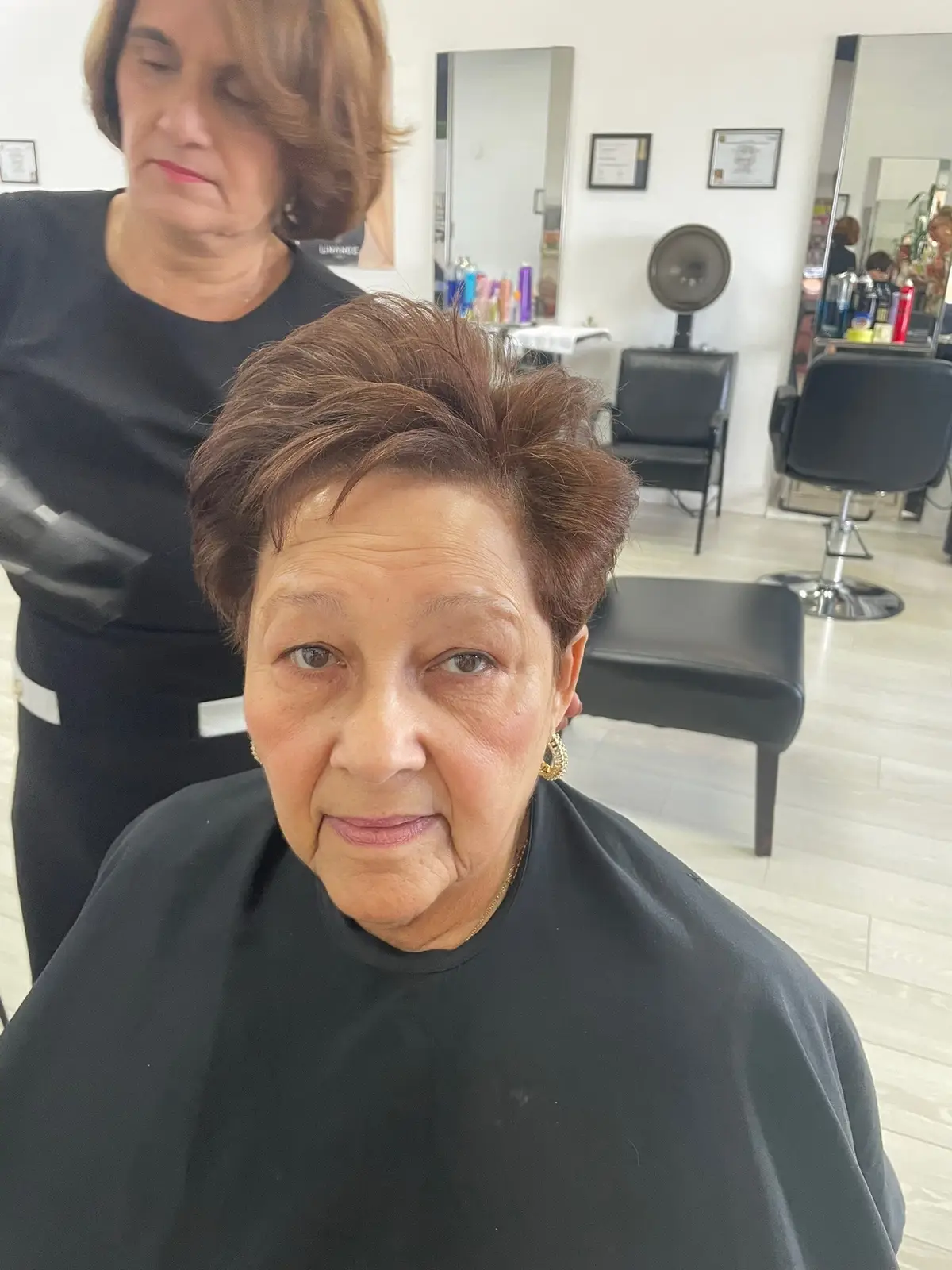 Su memoria se apaga pero su luz sigue brillando en mi vida . TE AMO MAMA ❤️